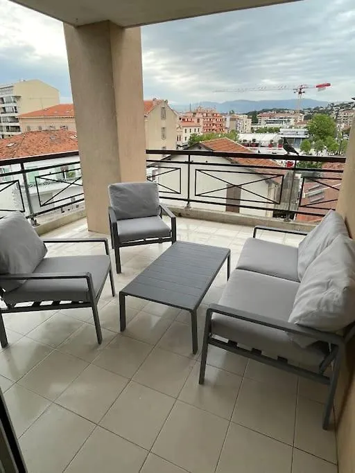 T2 Lumineux Mer A Pied Terrasse Piscine Cannes 0*,  France